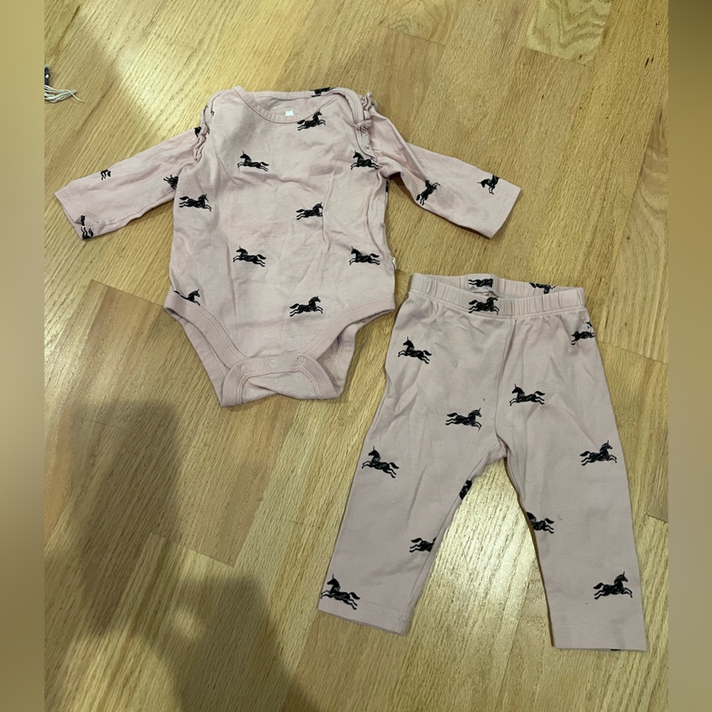 Baby GAP Organic Pink Baby 2pc with Black Animal Design 3-6m